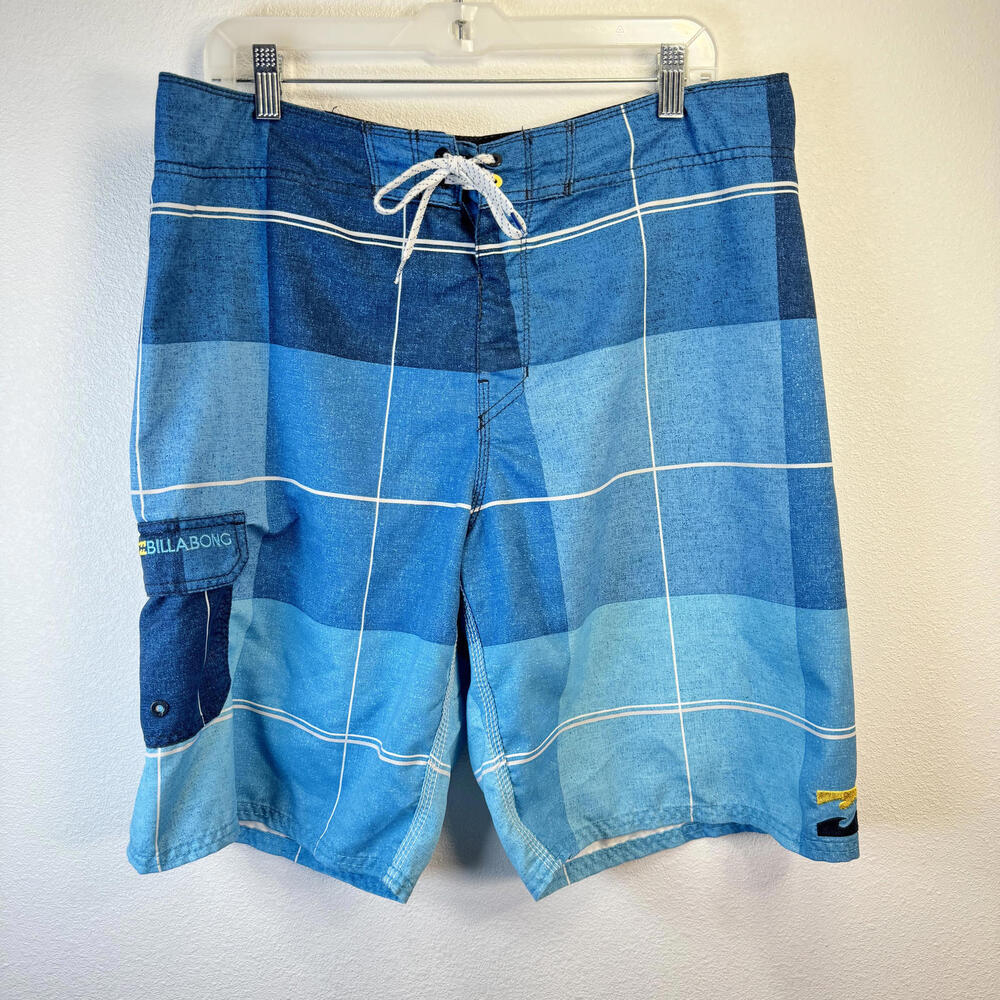 Billabong Men's Blue Plaid Board Shorts Size‎ 36